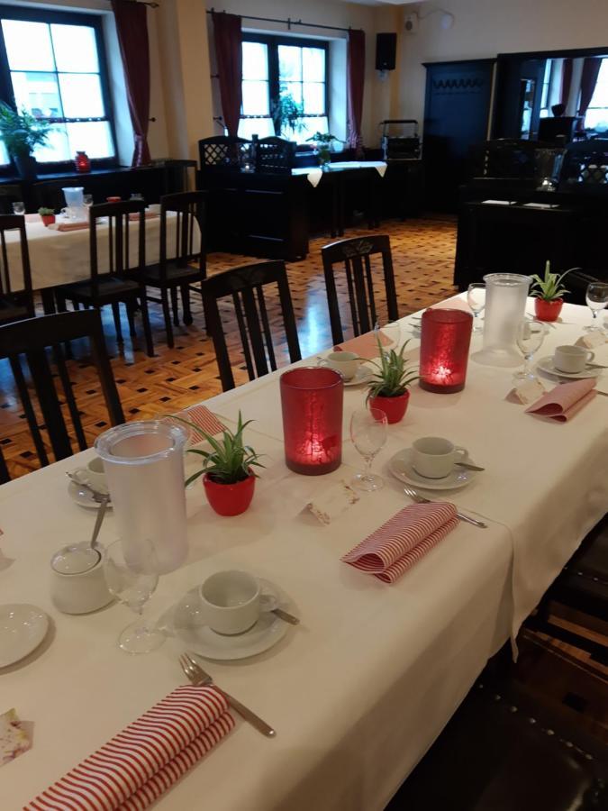 Hotel Weisses Ross Elsterwerda エクステリア 写真