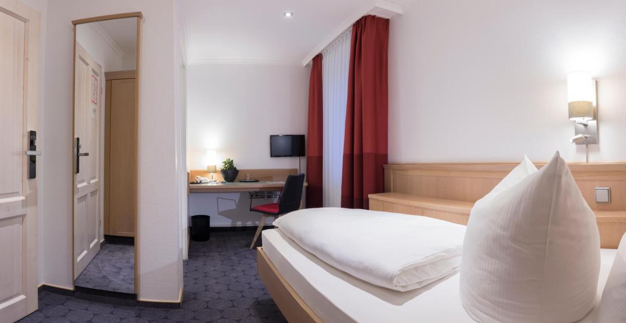 Hotel Weisses Ross Elsterwerda エクステリア 写真