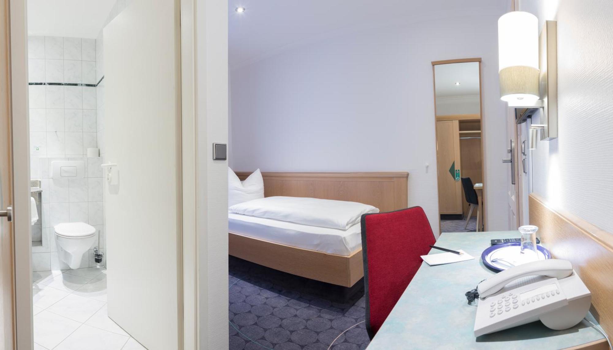 Hotel Weisses Ross Elsterwerda エクステリア 写真